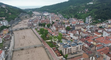 İklim değişikliği Karadeniz Bölgesi'ni sel ve heyelanlar konusunda tehdit ediyor
