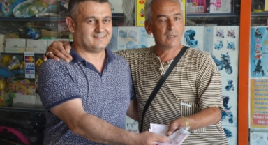 İnşaat ustasının düşürdüğü parayı esnaf buldu