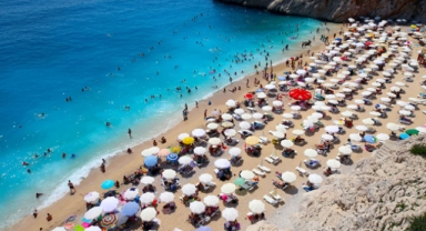  Kaş'ta bayram hareketliliği 