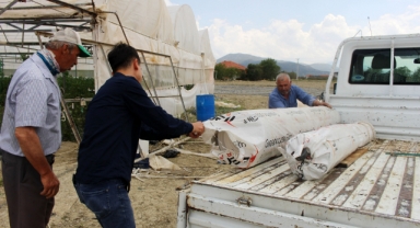 Kayabaşılı üreticiye  sera naylonu yardımı