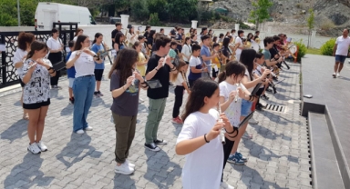 Kemer’de 100 kişilik bando