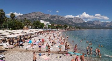 Kemer, nüfusunun 4 katı tatilciyi ağırlıyor