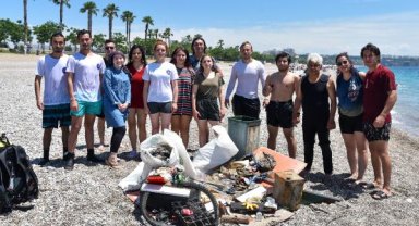 Konyaaltı'nda denizin dibi çöplüğe döndü