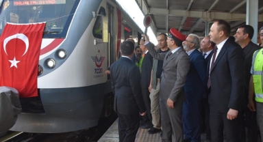 Malatya'yı hızlı trenle Ankara ve İstanbul'a bağlayacak Sivas Bölgesel Treni seferleri başladı