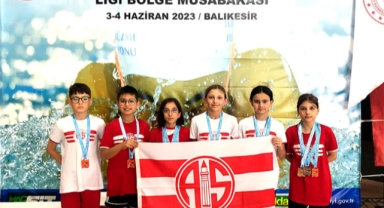 Minik kulaçlar kürsüye çıktı