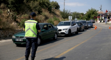 Ölüdeniz ve Akyaka'da trafik kilitlendi 