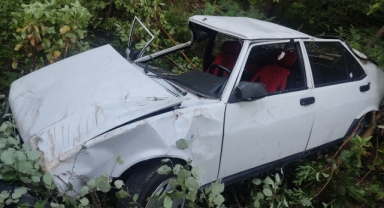 Otomobil uçuruma yuvarlandı