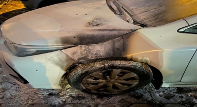 Park halindeki 4 otomobilde yangın