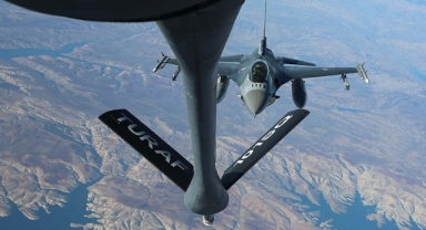 Pilotlar anlattı: havadan yakıt ikmali 