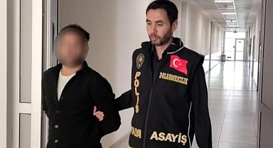 ‘Polisim' yalanıyla turistleri dolandırdı