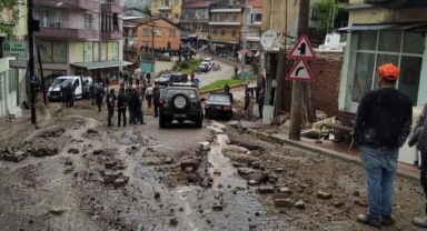 Sağanak sele neden oldu