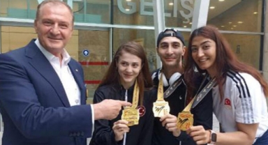 Şampiyon tekvandocular ülkeye döndü