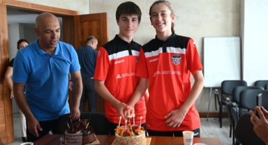 Şampiyonluk  pastası kestiler