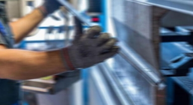 Sanayi üretimi nisanda azaldı