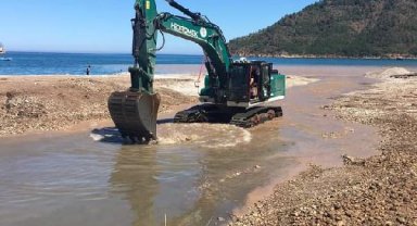 Sarıkavak Deresi temizlendi
