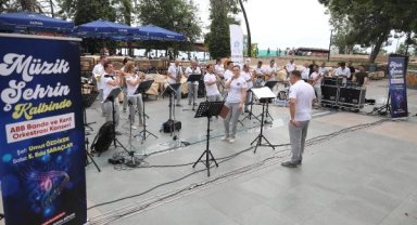 Şehrin kalbinde müzik keyfi