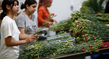 Sevgi sembolünü kadınlar işliyor