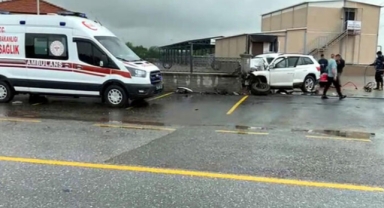 Sınav yolunda kaza; baba öldü, kızı ağır yaralı