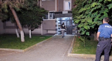 Tartıştığı kız arkadaşını başından vurup intihar etti