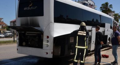 Tur otobüsündeki yangın büyümeden söndürüldü