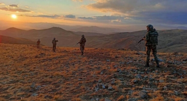 Yunanistan ve Suriye sınırlarında 4'ü terör örgütleri mensubu 5 kişi yakalandı