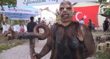 200 yıllık bayram geleneği, 'Deliler' birliğini andılar