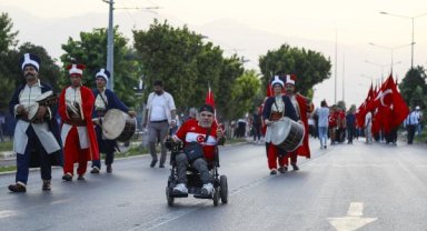  40 derece sıcakta anma yürüyüşü