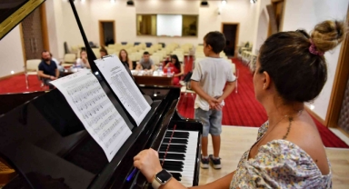 Akademiden üniversiteye