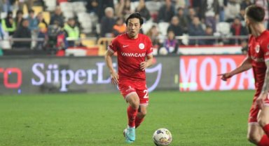 Antalyaspor'da Japon orta saha Nakajima ile yollar ayrıldı