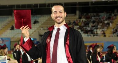 AÜ Tıp Fakültesi'nin en 'Mutlu'su mezun oldu