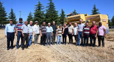 Başkan Böcek, gününü çiftçilikle geçirdi