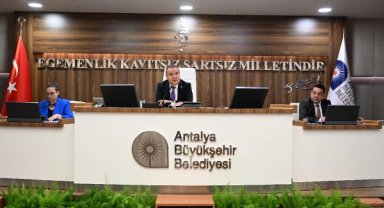 Başkan Böcek: Otobüsler siyah plakalı olacak