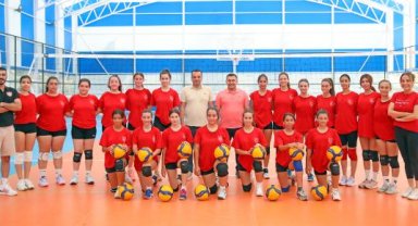 Başkan Yücel yeni spor salonunu açtı