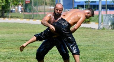 Altın kemeri gözüne kestirdi