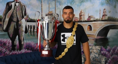Başpehlivan Zeybek, altın kemerin ebedi sahibi olmak istiyor