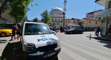 Cami çıkışında pompalı tüfekle vurdu