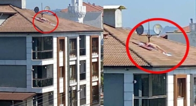 Çatıda çıplak halde güneşlendi