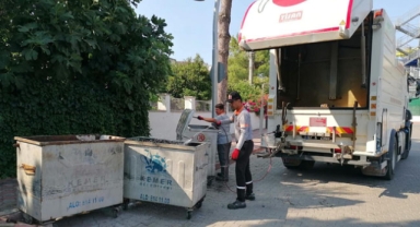 Çöp konteynerleri dezenfekte ediliyor