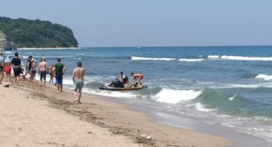 Denizde kayboldu cankurtaranlar buldu