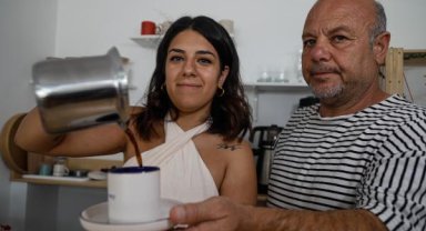 Annesinin hayali için  öğretmenliği bıraktı