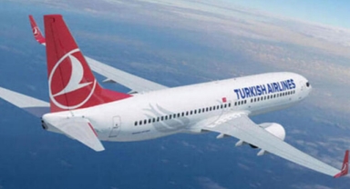 Dumanlar yükselen THY uçağı acil iniş yaptı