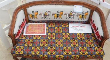 Dünyanın ilk halı desenleri koltuğu