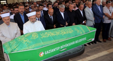 Fatma Şahin'in babası, son yolculuğuna uğurlandı