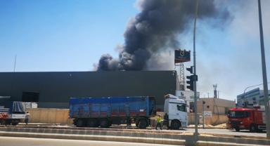 Gaziantep'te fabrika yanıyor 