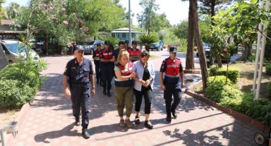 Hırsızlık yaparken kameraya yakalanan İranlı 2 kadın turist tutuklandı