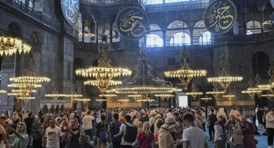 İbadete açılan Ayasofya 3 yılda yaklaşık 21 milyon ziyaretçiyi ağırladı