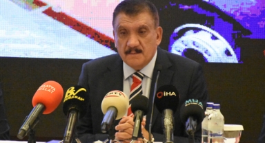 İş yerleri yeniden inşa ediliyor