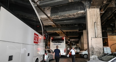 İstanbul Otogarında sıvaların dökülmesiyle paslanan demirler ortaya çıktı 