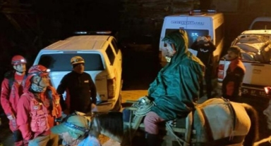 Kaçkarlar'da buzul tırmanışında düşen dağcıya 'at'lı kurtarma