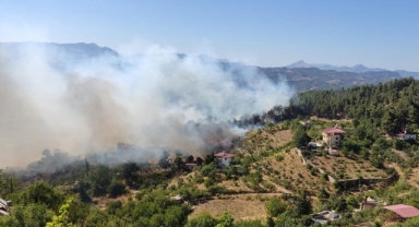 Kahramanmaraş'ta çıkan orman yangınlarına müdahale ediliyor